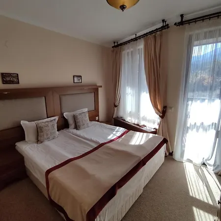 7 Pools Boutique בנסקו