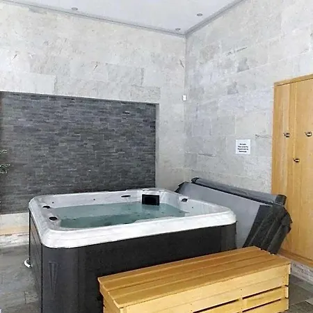 7 Pools Boutique 班斯科