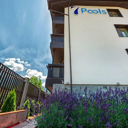 7 Pools Boutique בנסקו
